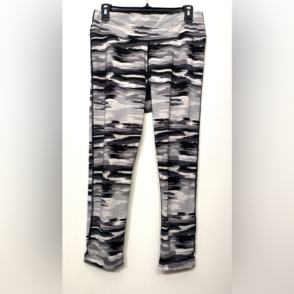 Aerie Collant Sans Pieds Legging Yoga Pants Black and‎ White Camouflage Large